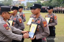 Langgar kode etik, 12 personel Polda Riau dipecat tidak hormat