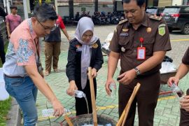 Kejari Tulungagung musnahkan ratusan barang bukti perkara inkracht