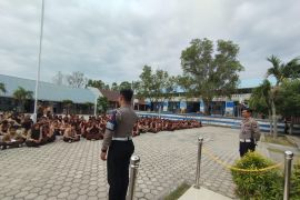 Polres Karimun tanamkan kesadaran tertib berlalu lintas pelajar