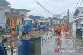 Banjir masih genangi lima RT di Jakarta Utara pada Sabtu siang