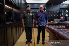 Anwar terima Panglima Tentera Darat, tekankan tak ada kompromi untuk rasuah