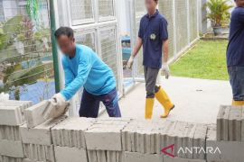 Lapas Banjarbaru produksi ratusan batako perhari karya warga binaan