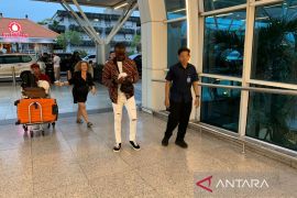 Imigrasi Denpasar deportasi WNA Nigeria yang jadi tukang cukur