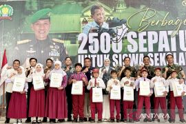 Korem 101/Antasari bagikan 2.500 sepatu gratis bagi pelajar Banjarmasin