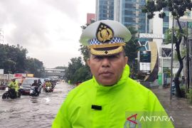 Rekayasa lalu lintas di Jalan DI Panjaitan diberlakukan imbas banjir