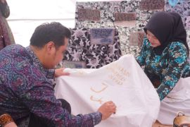 Gerai Dekranasda menjadi destinasi baru wisata belanja produk lokal khas Jepara