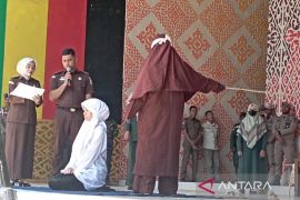 Kejari Banda Aceh eksekusi cambuk enam pelanggar syariat Islam