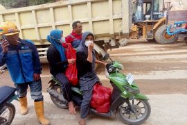 Nasi bungkus 'by order' pasok pekerja pemulihan pascabencana di Malalak