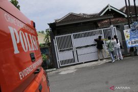 Polisi amankan kasur TKP pembunuhan ibu di Mataram