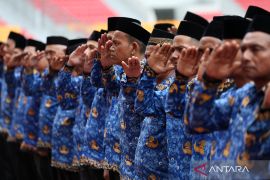 Gov't preparing scheme to ensure non-civil servant teachers' future