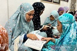 Mahasiswi UNY dan Unsam ajarkan ngaji anak penyintas banjir Aceh Tamiang