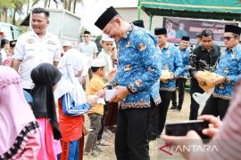 Bupati Madina serahkan santunan anak yatim, soroti bahaya narkoba