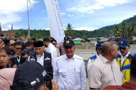 Menteri PU pastikan pengerjaan irigasi di Padang terus berlanjut