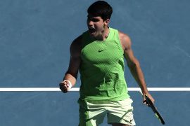 Alcaraz singkirkan Zverev setelah bertarung lima jam di semifinal Australia Open