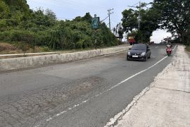 Polres Balangan beri himbauan berhati-hati melintas jalan nasional kondisi banyak rusak