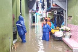 Jumat pagi ini, banjir dua meter rendam Kebon Pala Jaktim