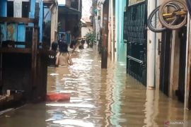 Sempat surut, Bidara Cina kembali dilanda banjir dengan ketinggian capai dua meter