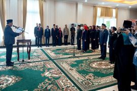 Lantik pejabat, Bupati Barut tekankan integritas dan pelayanan kepada masyarakat