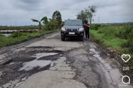 Jalan Margasari Tapin - Kelumpang HSS Kalsel harapkan bantuan perbaikan