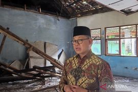 Education Ministry inspects damaged SMPN 1 Sambong school in Blora