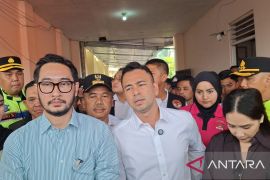 Raffi Ahmad sampaikan salam Presiden Prabowo kepada korban longsor Cisarua