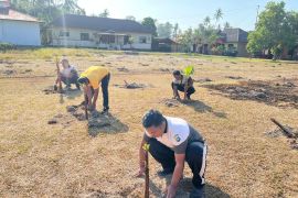 Polres Lingga tanam 200 bibit pohon pisang guna dukung program ketahanan pangan