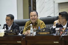 DPR memastikan pengganti pimpinan OJK-BEI