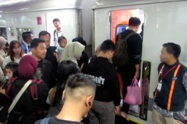 Tembus 180 ribu penumpang Nataru, keberangkatan Daop 9 naik 10 persen