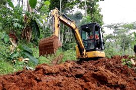 DPUPR Temanggung bangun jalan darurat bagi warga terdampak longsor