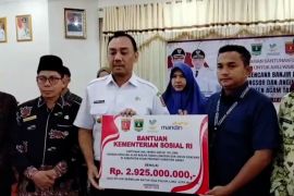 Kemensos serahkan Rp2,92 M untuk ahli waris korban bencana di Agam