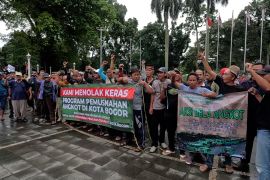 Ratusan sopir angkot demo, Pemkot Bogor tawarkan penataan bertahap