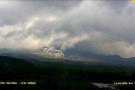 Semeru level siaga, awan panas guguran terjadi dua kali