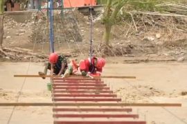 Prajurit TNI kebut pembangunan Jembatan Gantung Garuda di Pidie Jaya