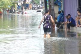 Hujan deras rendam puluhan titik di Tangerang, Pemkot siagakan posko