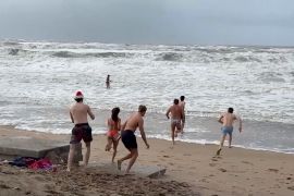 Tradisi unik tahun baru di Belanda, berenang di laut dingin