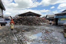 Ultimatum Menteri Hanif: Sampah di BP3 Caringin harus tuntas 2 minggu