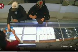 Polisi ringkus komplotan perempuan WNA pencuri emas di Surabaya - VIDEO