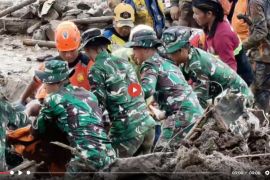 Hari ke-2 Longsor Cisarua, Tim SAR temukan total 25 kantong jenazah - VIDEO