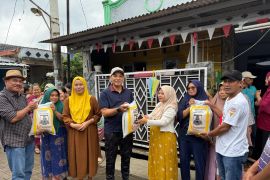 DPRD-Pemkab Serang salurkan 14 ton beras untuk korban banjir