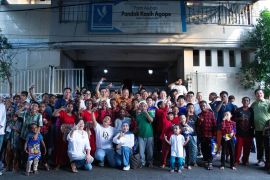 Fernando Rorimpandey-Erwin Karouw serahkan bantuan untuk Panti Asuhan Pondok Kasih Agape