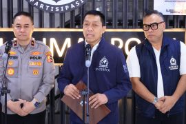 NCB Interpol memastikan keberadaan Riza Chalid terpantau