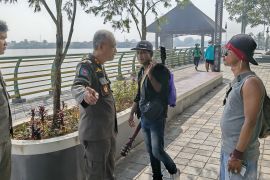 Satpol PP Pontianak monitor kawasan waterfront untuk pastikan kenyamanan pengunjung
