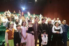 Ulasan film \"Surat untuk Masa Mudaku\", membasuh luka di ruang ambang