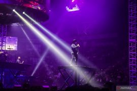 Tampil memukau, Padi Reborn bawa nostalgia di konser Dua Delapan