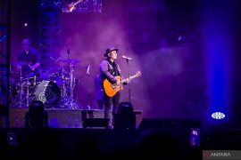 Padi Reborn bawa nostalgia pada konser Dua Delapan di Senayan