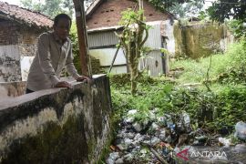 Indonesia turns to households to tackle waste emergency