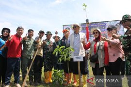 Bupati Jarot tegaskan safari Sumbawa menanam sebagai gerakan moral jaga hutan