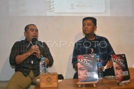 Peluncuran buku pewarta foto ANTARA Page 2 Small