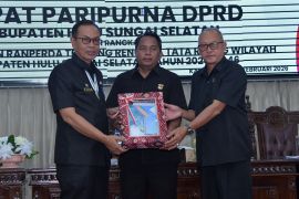 DPRD HSS paripurnakan penyampaikan Raperda RTRW 2026-2046