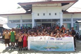 INPEX Masela, Ltd bersama Pemkab KKT tanam Mangrove dan Aksi Bersih Pantai di Desa Bomaki